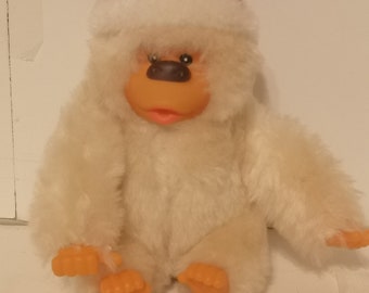 Peluche vintage navideño de bebé Gonga chupándose el dedo, década de 1970, 5 pulgadas, raro