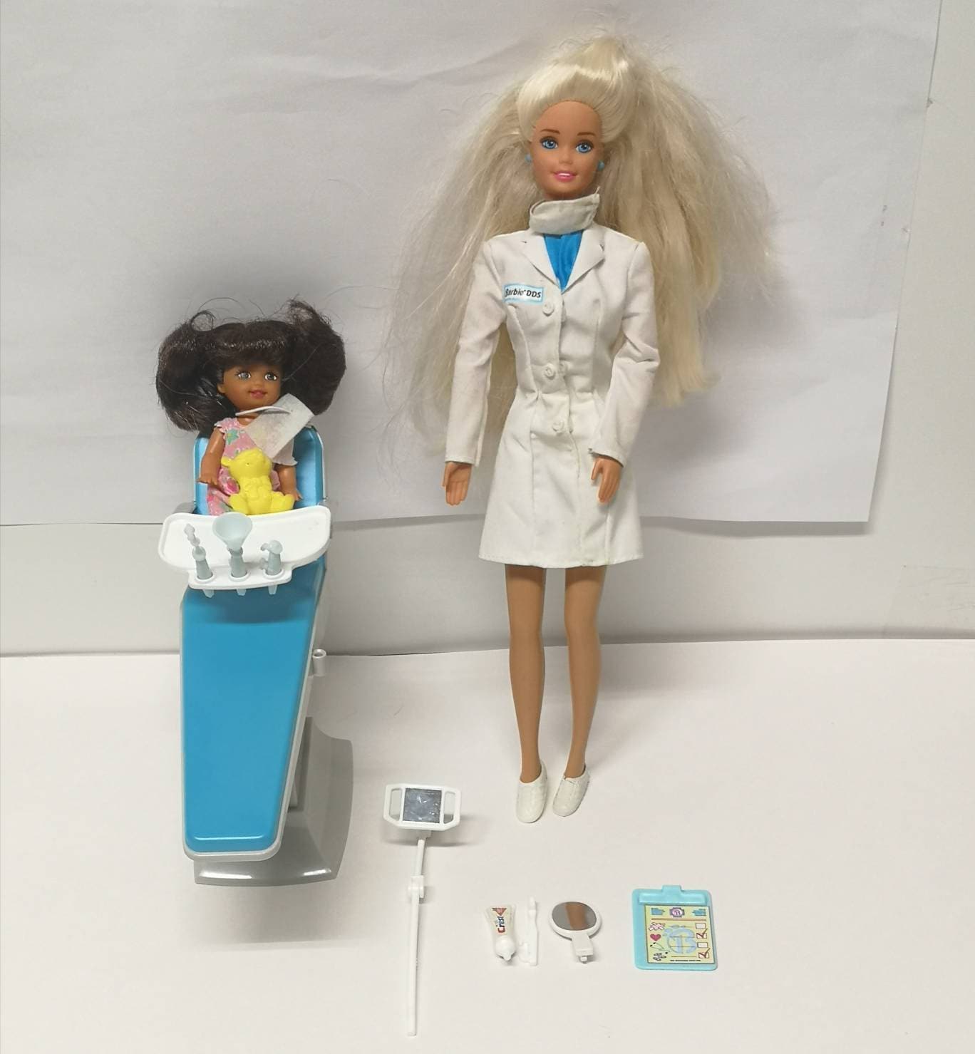 Barbie ​Métiers Coffret Dentiste Avec 2 Poupées, Fauteuil De Dentis