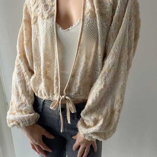 Anthropologie crème/beige kraag- lage V-halslijn- gehaakt vest- striksluiting aan de voorkant- maat XS/S