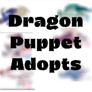 Può includere: L'immagine presenta la scritta "Dragon Puppet Adopts" in grassetto nero, disposta verticalmente. Lo sfondo sfocato è multicolore, creando un contrasto evidente e attirando l'attenzione.