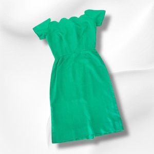 Green 50s 60s dress sheath womans vintage XS scalloped off-shoulder