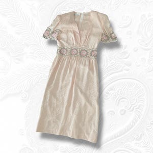 D&#39;pre Vintage 80s womens pale pink print short sleeve vintage midi vintage small womans midi beaded dress