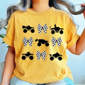 Monstertrucks & Haarschleifen kokett T-Shirt | Spaß Unisex T-Shirt für Mütter, Racing Design Shirt, Geschenk für Auto-Liebhaber Geburtstagsgeschenk