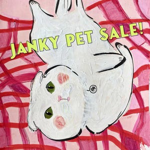 Könnte beinhalten: Ein weißes Kätzchen mit grünen Augen und rosa Akzenten, das kopfüber auf einem rosa-rot gestreiften Hintergrund liegt. Der Text "JANKY PET SALE!" ist in gelben Buchstaben geschrieben.