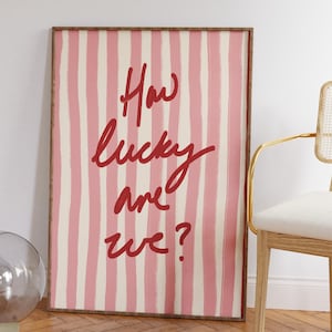 Nous avons de la chance Impression, rayures rouges et roses, décoration d'intérieur esthétique tendance, cadeau citation positive mignon, art mural girly décoration inspirante de dortoir preppy