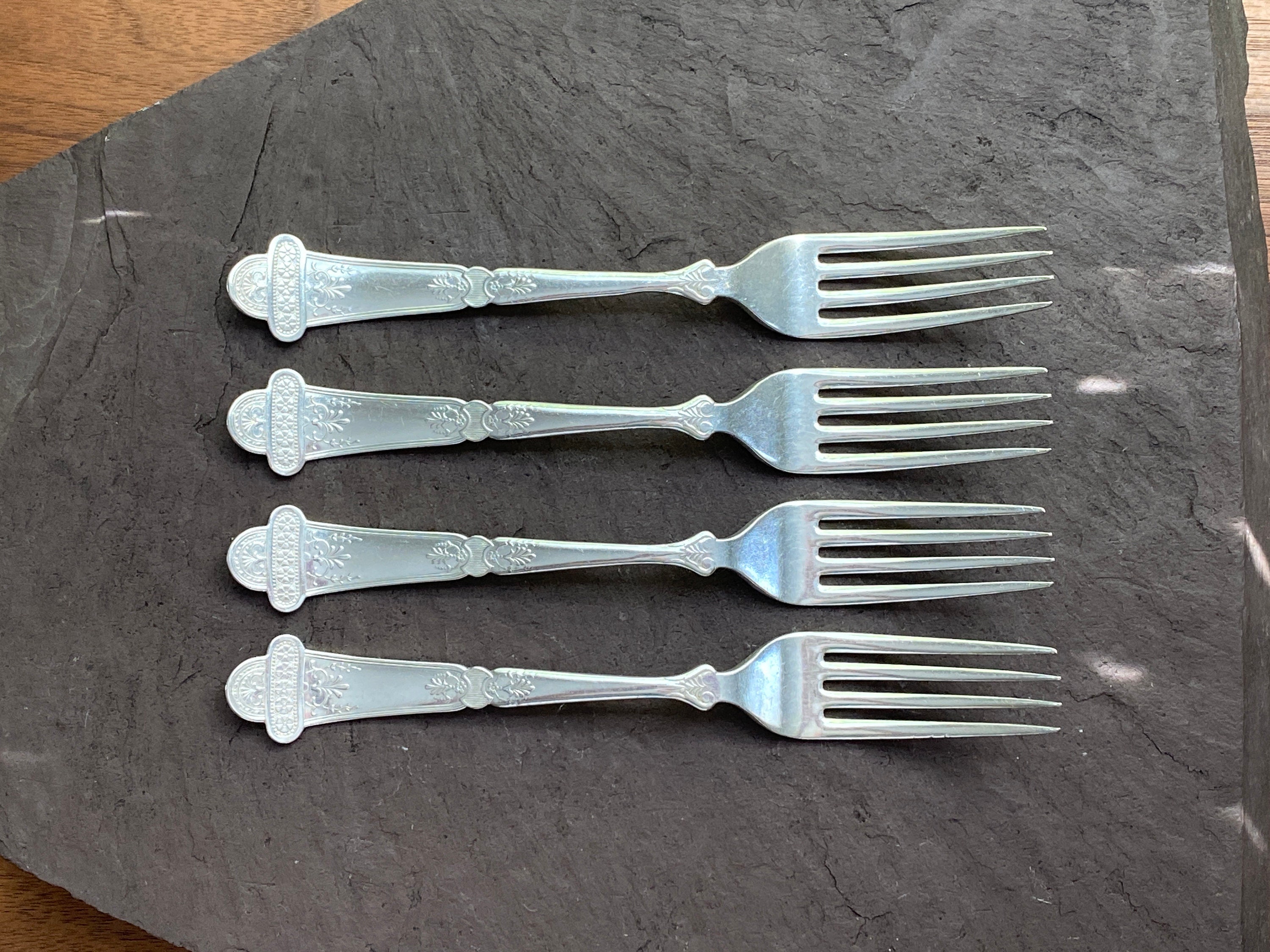 WM Rogers VENETIAN 1882 Antique Silver Plate Set of 4 Dinner or Salad FORKS Ornate Vintage Victorian Silverware Gift No Mono