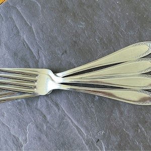 Oneida Community BRIDAL WREATH 1915 Antique Silverplate Set of 4 Dinner Forks Floral Pattern Gift for a New Home/Chef/ Bride /Dinner Party