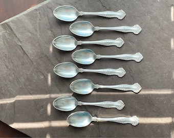 7本のシルバーメッキのエレガントなデミタススプーン 1847年製