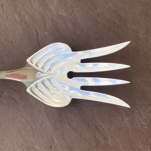 Reed & Barton PARISIAN 1887 Antique Silver Plate Unique Large Fish Serving Fork Beautiful Floral Pattern Excellent Condition  Rare NO MONO