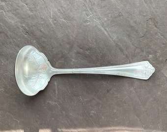 Wm Rogers Mfg Co. AA FAIR OAK 1913 Antique Silverplate Gravy Ladle with Beautiful Etching in the bowl and Beautiful Oak leaves on the Handle
