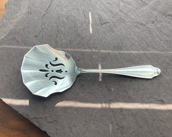 Servidor de gofres antiguo plateado, modelo Whittier del condado de Rockford, 1915