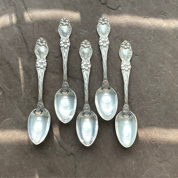 Oneida Unmarked SHRAFFTS 1922 Antique Silverplate  Demitasse Mini Tiny Spoon Floral Ribbon Pattern Great for Craft Rings Hooks Silverplate