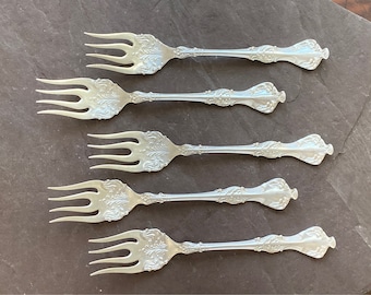 Rogers & Bro A1 CREST 1906 Antique Silver Plate Set of Four Salad Forks Beautiful Ornate Pattern Excellent Condition