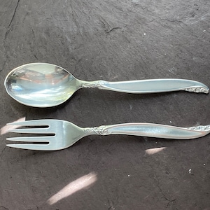 1847 Rogers Bros LEILANI 1961 Antikes Silber Teller Set bestehend aus ovalem Suppenlöffel und Salatgabel