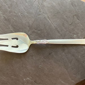 Oneida WINDSONG 1955 Forchetta per carne fredda in argento antico Modello semplice ma elegante Regalo per collezionisti vintage / Nuova casa / Matrimonio / Mamma