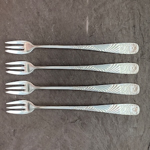 Antique Silverplate Pickle Forks 1847 Rogers Bros DAISY 1892 Set of 4 long pickle / olive / oyster forks  Vintage Victorian Floral Pattern