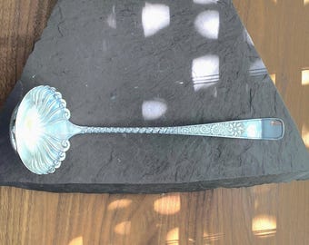1847 Rogers Bros ASSYRIAN 1887 no head Large Antique Silverplate Punch / Soup Ladle Beautiful Vintage Serving Piece No Mono