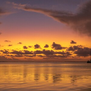 Paesaggio marino delle Florida Keys: tramonto infuocato dopo la tempesta Fotografia artistica su carta lucida, tela, stampa acrilica su metallo Decorazione murale mozzafiato