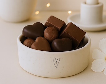 Minimalistische Keramikschale – Gravur „Herz“ handgefertigt & einzigartig | Geschenkidee für Küche  Esstisch