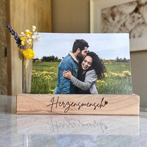 Herzensmensch - Handgefertigte Holzleiste aus Buche massiv - Fotoleiste, Fotohalterung, Fotoaufsteller, Bilderleiste, Kartenleiste