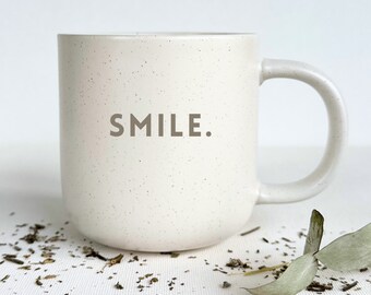 Tasse SMILE. - Personalisierbar - Gravierte Keramiktasse mit matter Oberfläche & stilvollem Touch - pastellweiß gesprenkelt - STYLER