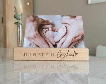 Du bist ein Geschenk - Handgefertigte Holzleiste aus Buche massiv - Fotoleiste, Fotoständer, Bilderleiste, Kartenständer