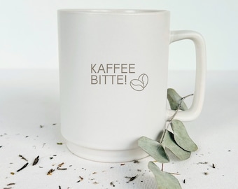 Tasse Kaffee Bitte - Personalisierbar - Gravierte Keramiktasse - stapelbar - matter Oberfläche - pastellweiß - TOWER