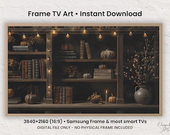Könnte beinhalten: Ein digitales Kunstwerk für einen Rahmen-TV, das ein dunkles Bücherregal aus Holz mit Büchern, Kürbissen und dekorativen Gegenständen zeigt. Das Bild hat eine warme, herbstliche Farbpalette und enthält Lichterketten. Der Text auf dem Bild lautet "Frame TV Art • Instant Download".