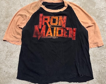 Vintage 80-tals Iron Maiden Judas Priest World Vengeance Number of the Beast Distressed Heavy Metal Raglan Band Tour T-shirt Storlek Medium/Large