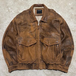 Vintage des années 90 Andrew Marc Outdoor Distressed Brown cuir Harrington Bomber Jacket Unisexe Taille Large Basic Essential Grunge Motorcycle Style