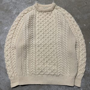 Vintage 90’s CarraigDonn Irish Fisherman Cableknit Pure New Wool Chunky Cardigan Sweater Ivory Men’s Size Small Made in Ireland