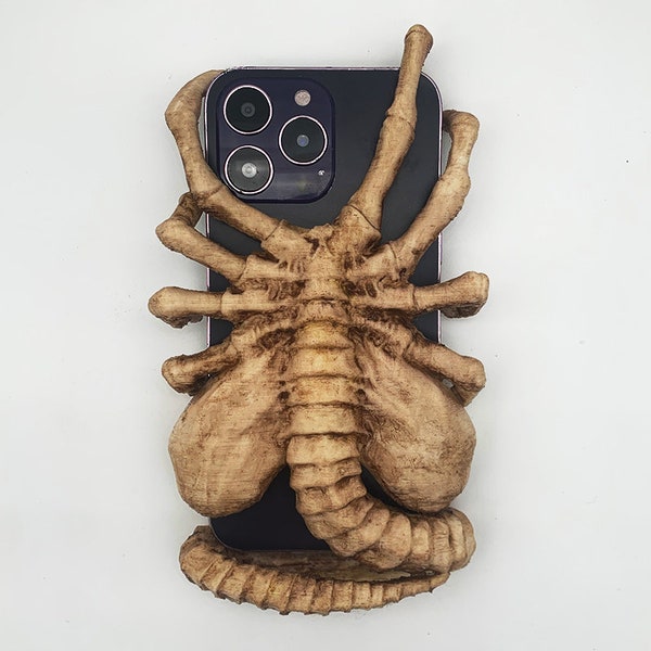 Facehugger phone case / 3d printed / alien xenomorph fanmade / cinema prop HR Giger