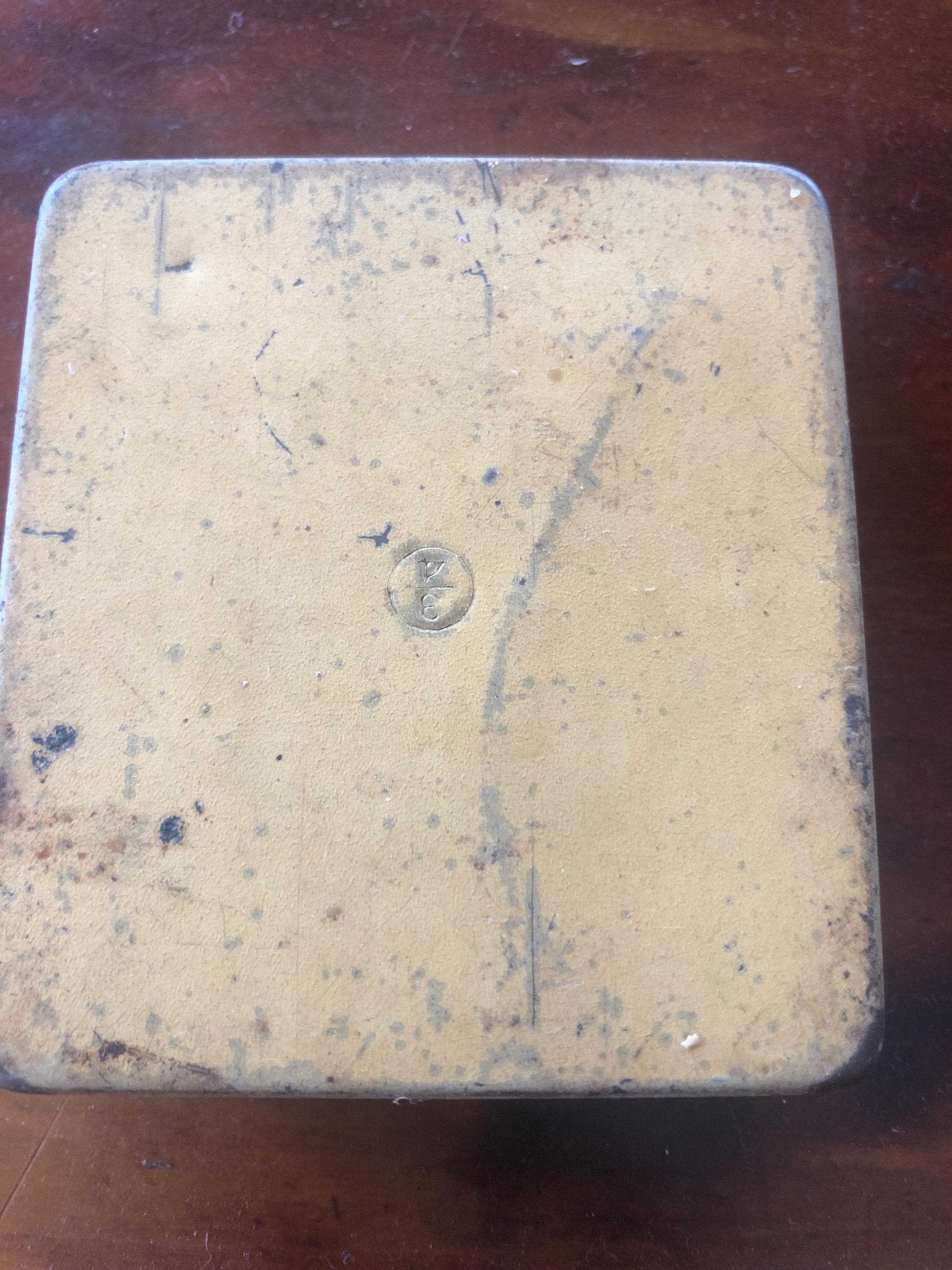 Vintage Country Life Cigarette Tin
