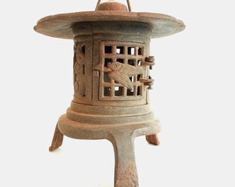 Japanese Cast Iron Pagoda Lantern 9 lbs / 4,1 kg