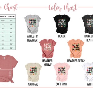 May include: Size chart and color chart for a t-shirt that says "La Mejor Abuela Del Mundo" in Spanish, which translates to "The Best Grandmother in the World". The chart shows the different sizes and colors available for the t-shirt. The colors include athletic heather, black, dark grey heather, heather mauve, heather peach, natural, soft pink, and white.