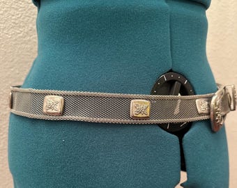 Vintage-Stil Metallic Mesh Gürtel mit dekorativen silbernen Nieten