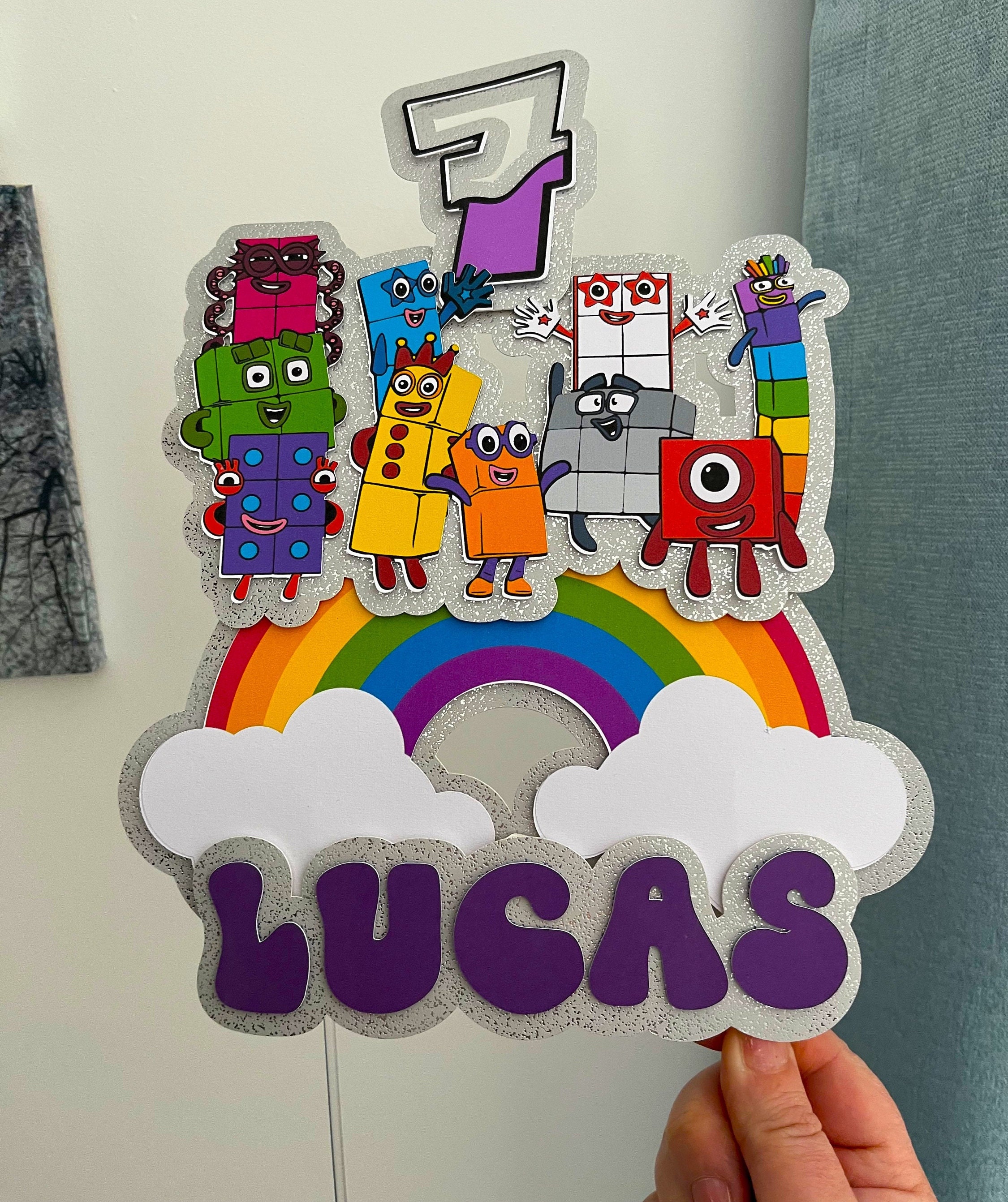 Topo de bolo personalizado com blocos numéricos: decoração artesanal para festa de aniversário
