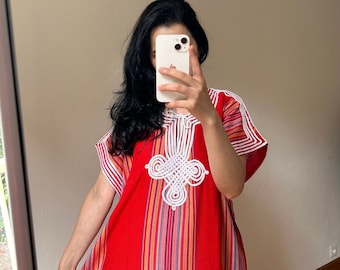 Gandoura Marocaine en coton broderie bohème à rayures traditionnelle et orientale pour femme de belle couleur Rouge