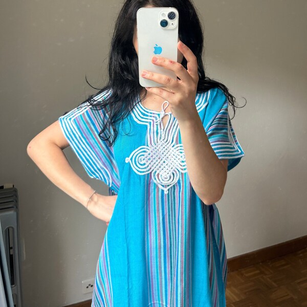 Gandoura Marocaine en coton broderie bohème à rayures traditionnelle et orientale pour femme de belle couleur Bleu ciel