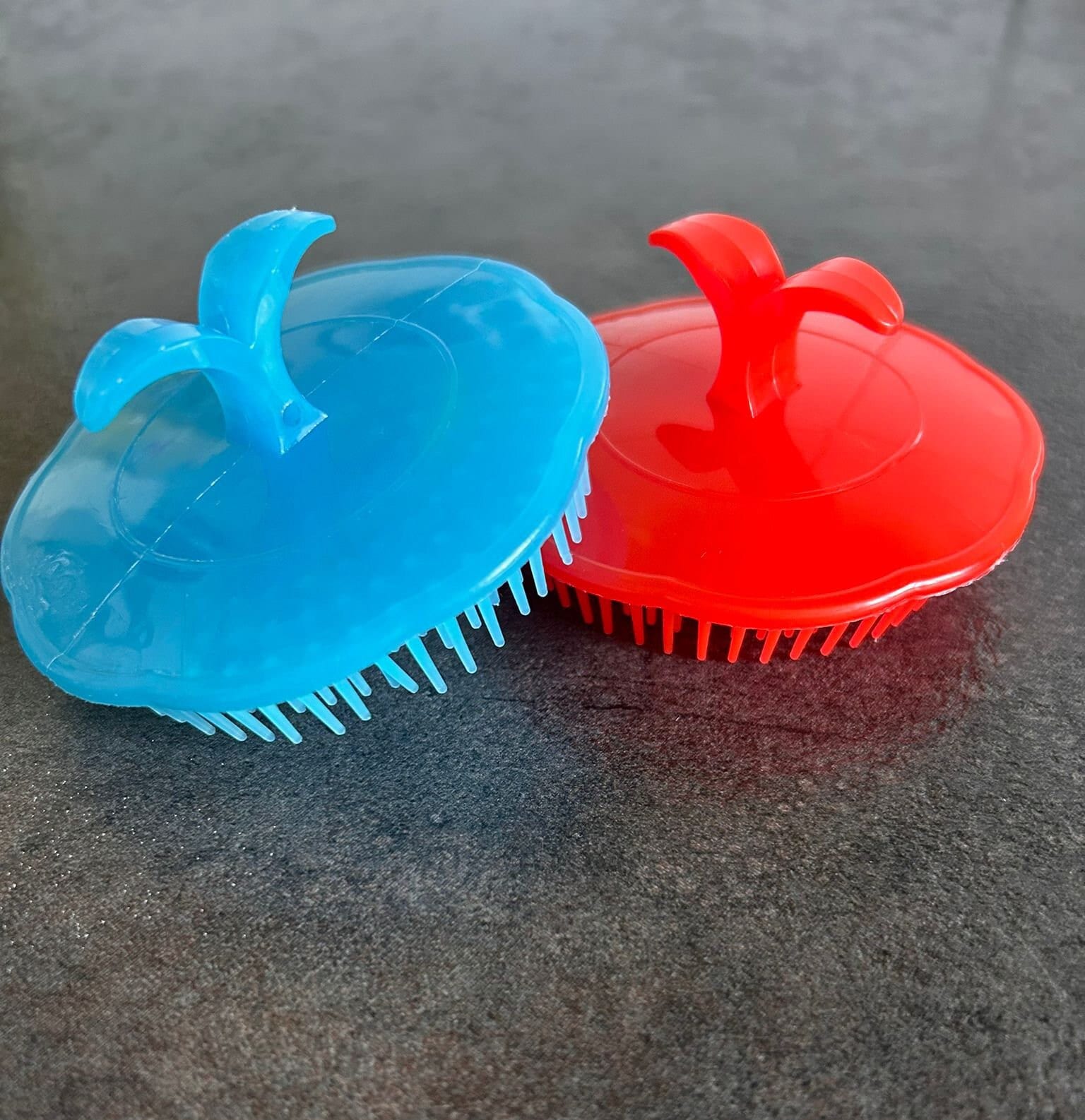 Round plastic hair deals comb