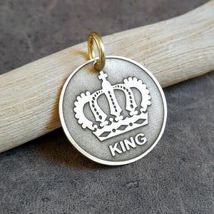 Placa de identificación para perros King Crown / Soldada al fuego en latón, cobre o acero inoxidable de gran calibre.