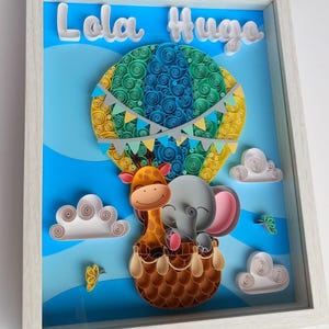 Dipinto personalizzato per bambini. Arte con la carta quilling. Decorazione della cameretta dei bambini e dei neonati | Elefante e giraffa in mongolfiera. Regalo per neonati e bambini
