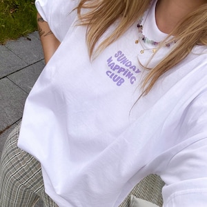 Sunday napping club - T-shirt con stampa grafica in cotone biologico/estetica/vintage/oversize