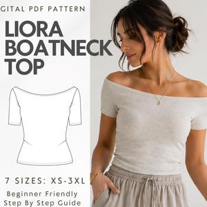 Puede incluir: Una mujer lleva un top de cuello barco gris claro con hombros descubiertos. La imagen incluye un patrón PDF digital para el "Liora Boatneck Top" con un dibujo lineal del top, disponible en 7 tallas de XS a 3XL. El patrón es para principiantes.