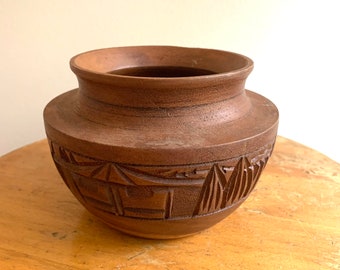 Mid Century Carved Wooden Bowl: Vintage Philippines Decor (6"W x 4"H)