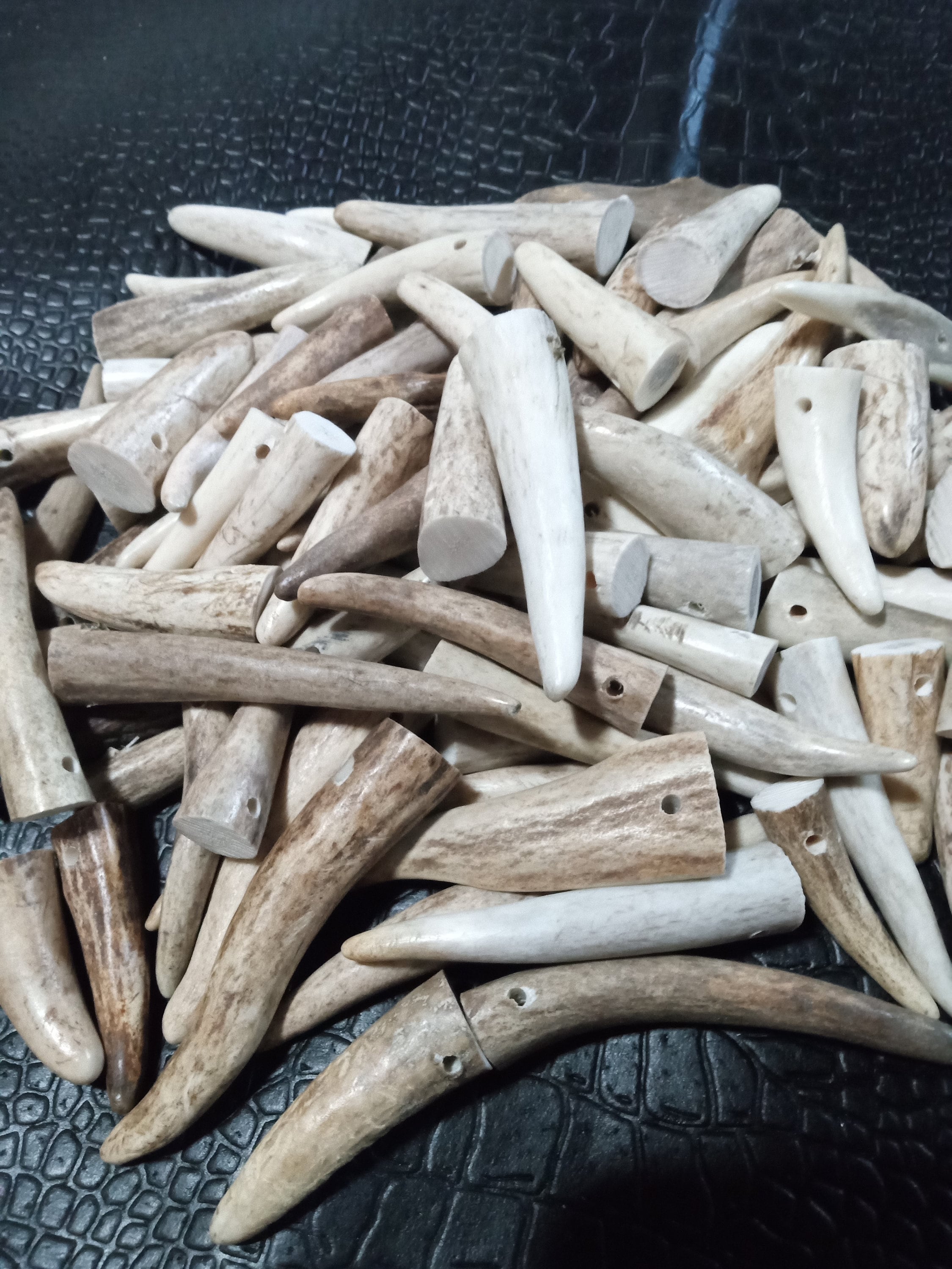 25, 50, 100 Pcs / unit Predrilled Deer Antler Tip Pendants