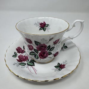Royal Albert Fine Bone China Tea Cup & Saucer Set Magenta Pink Flowers Gold Trim 2 pc Set Collectible