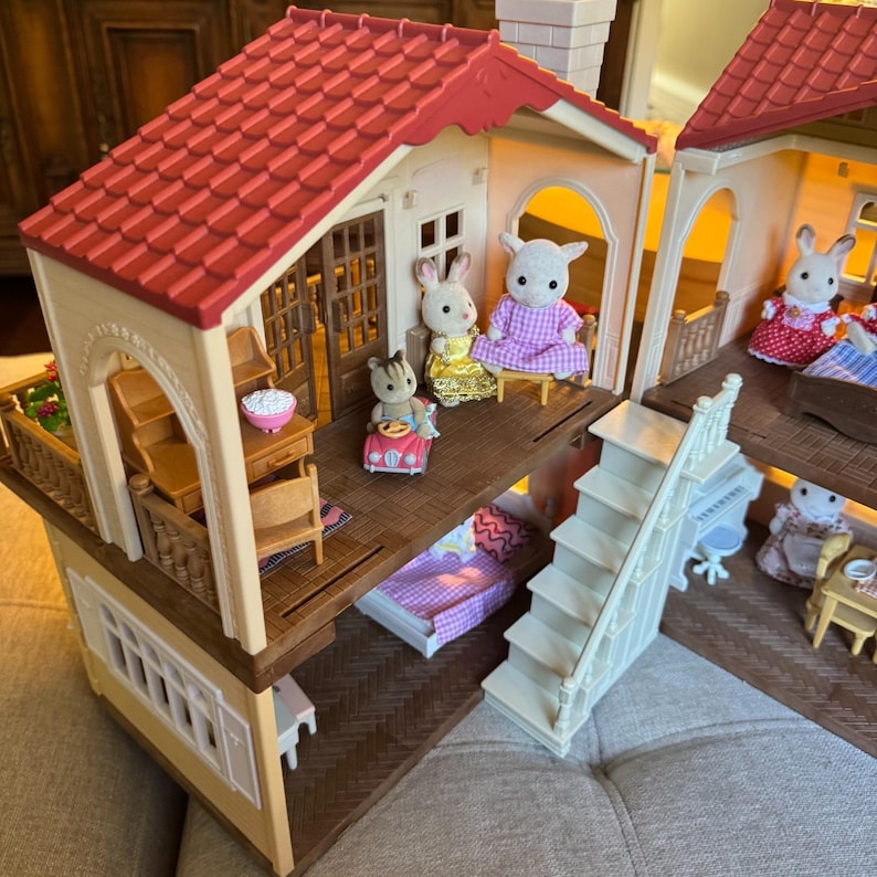 Sylvanian Family Red Roof Country House Furnished With Critters 46 Pcs Plus Home image 5