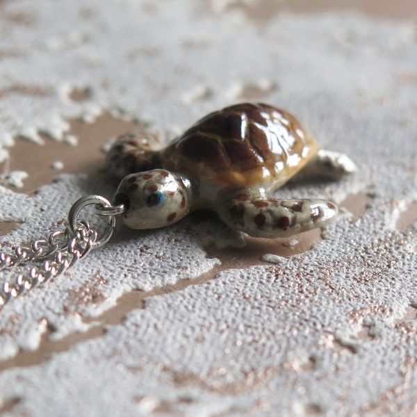 Collana con ciondolo animale in porcellana di tartaruga marina
