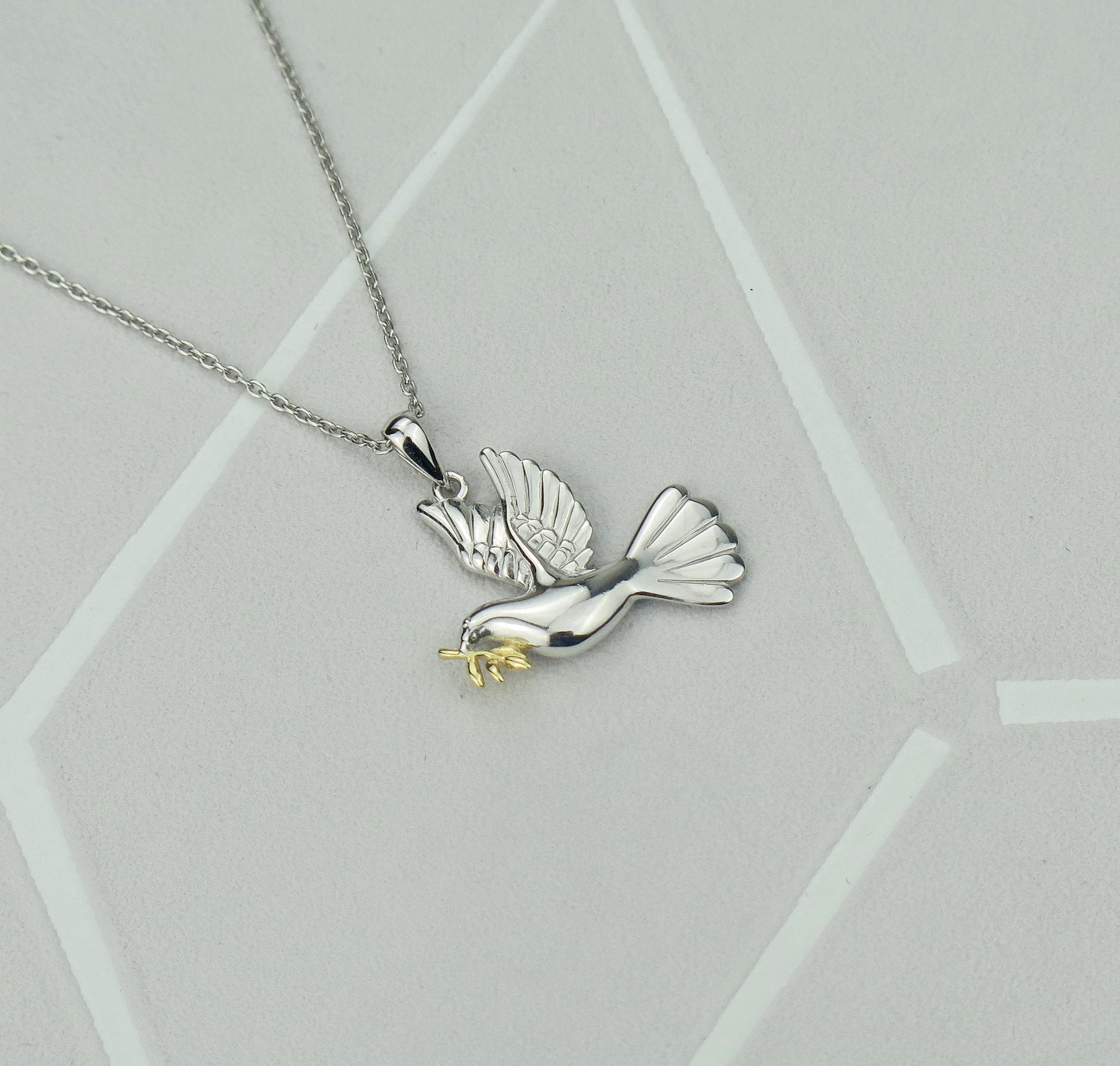 Collier Vintage Oiseau Colombe En Métal émaillé Irisé - Occasion En Très Bon état